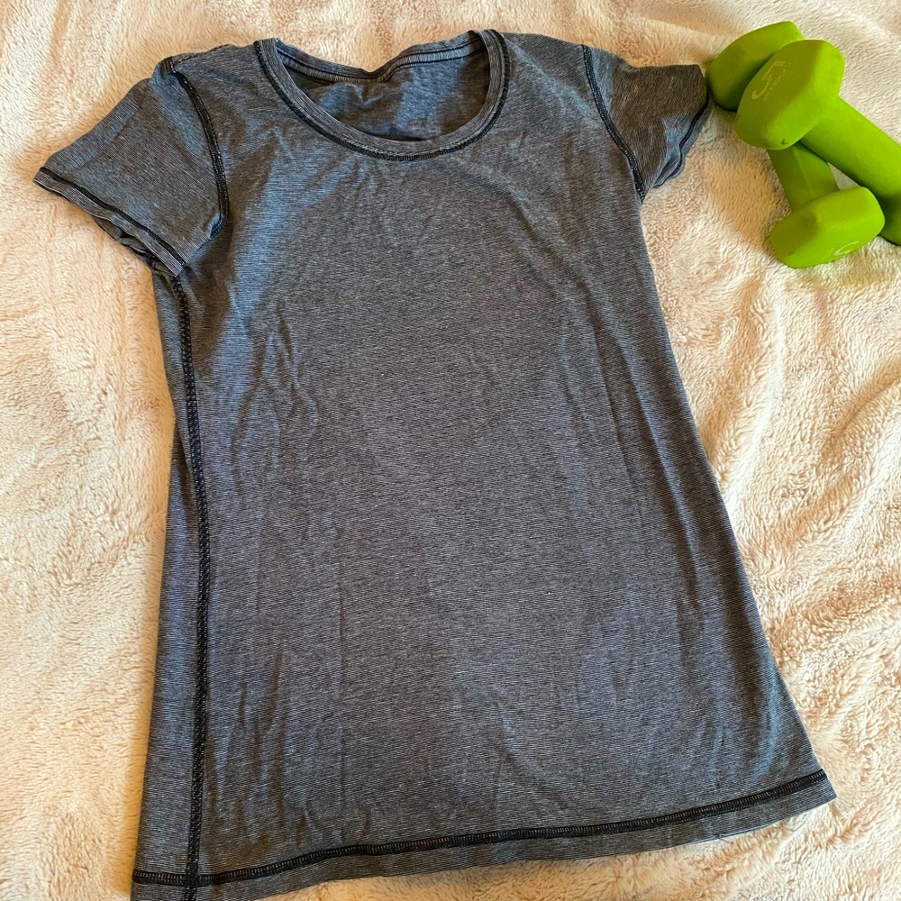 Lululemon workout top